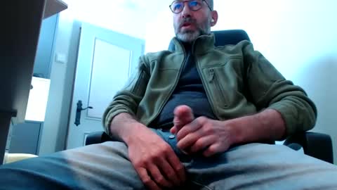 Snapshot of lure4beef chatting on 02/14/25, 12:14 lure4beef online show from 02/14/25, 12:14