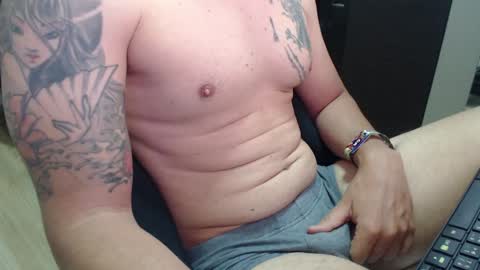 Snapshot of lushboy90 chatting on 01/18/25, 03:20 lushboy90 online show from 01/18/25, 03:20