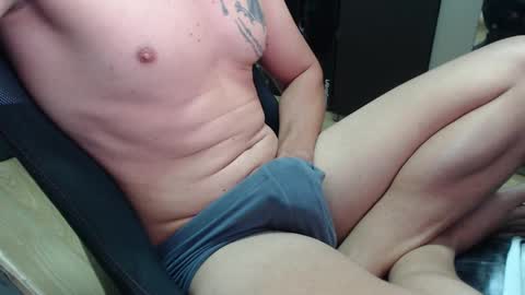 Snapshot of lushboy90 chatting on 02/10/25, 04:19 lushboy90 online show from 02/10/25, 04:19