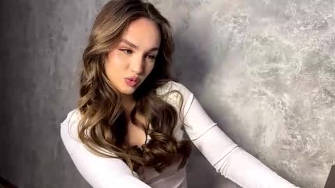 Snapshot of lushmira chatting on 10/19/25, 09:37 Mira online show from 10/19/25, 09:37