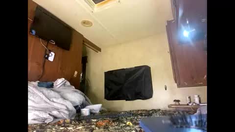 Snapshot of lushuslucy chatting on 02/16/25, 11:16 Kikithebaee online show from 02/16/25, 11:16