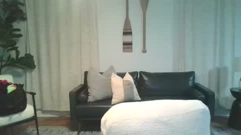 Snapshot of lushuslucy chatting on 02/22/25, 01:00 Kikithebaee online show from 02/22/25, 01:00