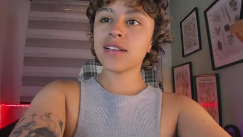 Snapshot of lusiana__ chatting on 05/14/26, 12:12 Luci online show from 05/14/26, 12:12