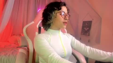 Snapshot of lusiana__ chatting on 06/24/26, 04:22 Luci online show from 06/24/26, 04:22