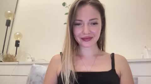 lusiluv online show from 09/30/25, 10:04