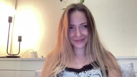 lusiluv online show from 10/08/25, 10:07