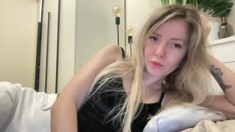 Snapshot of lusiluv chatting on 04/14/26, 09:10 lusiluv online show from 04/14/26, 09:10