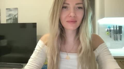 Snapshot of lusiluv chatting on 04/24/26, 08:33 lusiluv online show from 04/24/26, 08:33