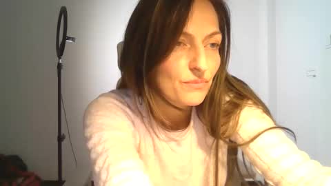 Snapshot of lusisart chatting on 12/16/25, 08:25 Lusisart online show from 12/16/25, 08:25