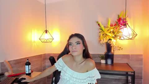 Snapshot of lussiewillow chatting on 10/03/25, 12:02 Lussie  online show from 10/03/25, 12:02