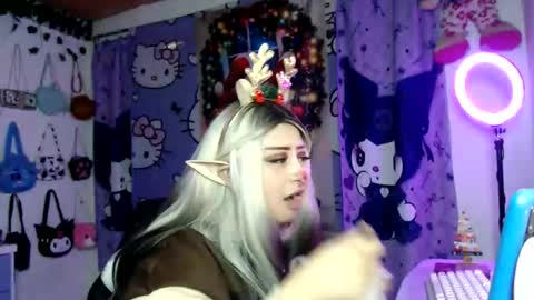 lussyevans_ online show from 12/17/25, 06:41