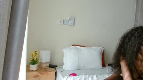 Karly    follow for next broadcast updates kisses online show from 11/16/25, 04:18