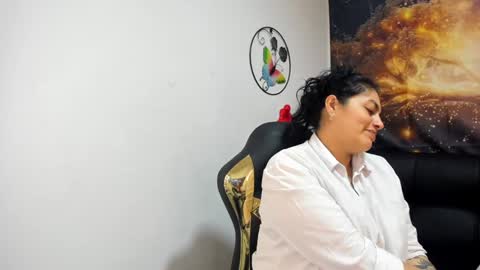 Snapshot of lust_mom chatting on 12/10/24, 05:00 Angela 3 online show from 12/10/24, 05:00