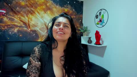 Snapshot of lust_mom chatting on 12/31/24, 05:40 Angela 3 online show from 12/31/24, 05:40