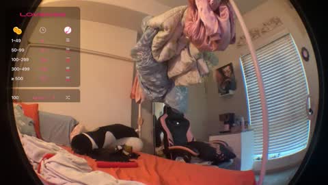 Snapshot of lustforlola chatting on 10/05/25, 01:04 LOLA online show from 10/05/25, 01:04