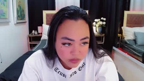 Snapshot of lustfuloffendertrina chatting on 01/09/25, 11:36 Trina online show from 01/09/25, 11:36