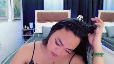 Snapshot of lustfuloffendertrina chatting on 01/15/25, 06:01 Trina online show from 01/15/25, 06:01