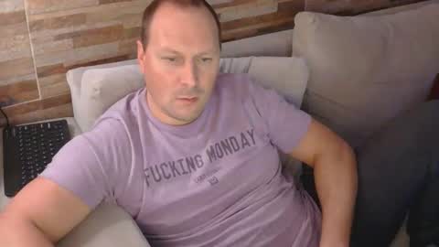 Snapshot of lustonfan chatting on 04/28/26, 02:38 lustonfan online show from 04/28/26, 02:38