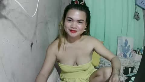 Snapshot of lusty_babe25 chatting on 05/19/26, 08:42 Flora Mae online show from 05/19/26, 08:42