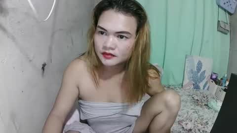 Snapshot of lusty_babe25 chatting on 05/22/26, 01:17 Flora Mae online show from 05/22/26, 01:17