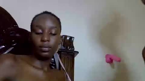 Snapshot of lutino_lovebirds chatting on 04/11/26, 07:51 lutino_lovebirds online show from 04/11/26, 07:51