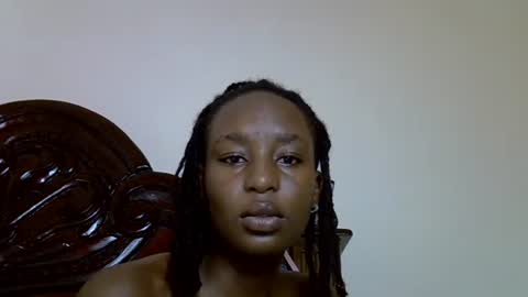 lutino_lovebirds online show from 04/20/26, 06:38