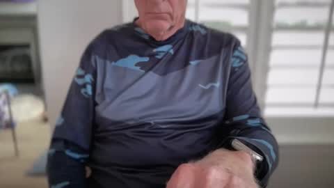 Snapshot of luv2sukcuk chatting on 10/21/25, 02:07 luv2sukcuk online show from 10/21/25, 02:07