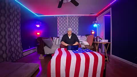 Snapshot of luv2watch1980 chatting on 12/22/25, 09:28 luv2watch1980 online show from 12/22/25, 09:28