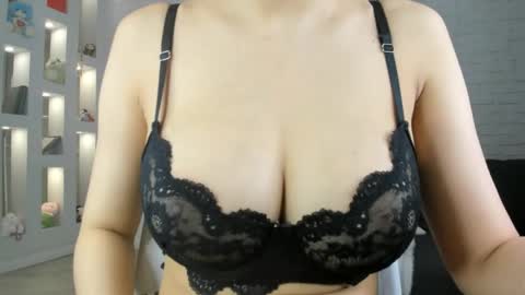 Yuna online show from 04/13/26, 04:45