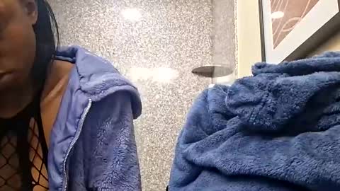 luvbug555 online show from 11/28/25, 12:19