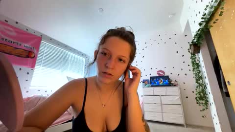 luvkendal online show from 10/25/25, 06:57