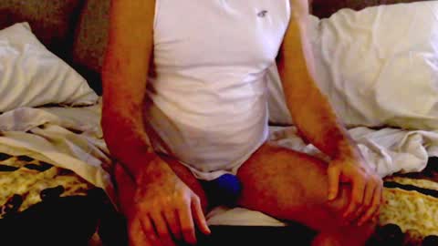 Snapshot of luvthecam2 chatting on 12/24/24, 08:05 M Jordan online show from 12/24/24, 08:05