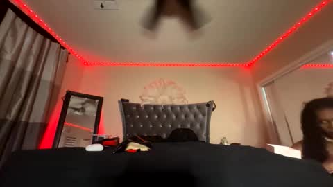 luvvlee online show from 10/17/25, 12:01