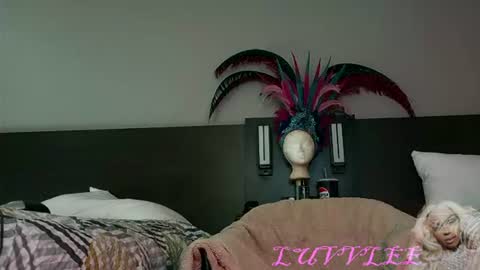 Snapshot of luvvlee chatting on 06/21/26, 11:18 luvvlee online show from 06/21/26, 11:18