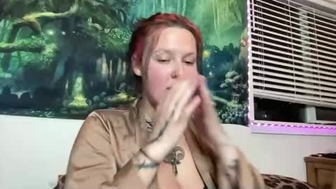 Snapshot of luvvvmia chatting on 04/12/26, 03:22 luvvvmia online show from 04/12/26, 03:22