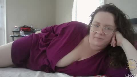 Snapshot of lux_anne chatting on 04/24/26, 03:25 Lux anne online show from 04/24/26, 03:25