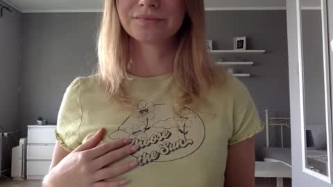 Millie online show from 09/10/25, 02:17