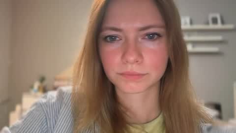 Snapshot of lux_millie chatting on 06/03/26, 09:31 Millie online show from 06/03/26, 09:31