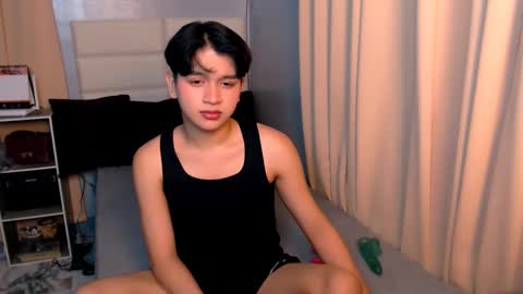 Snapshot of lux_white chatting on 03/06/25, 02:18 queen lux online show from 03/06/25, 02:18