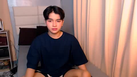 Snapshot of lux_white chatting on 03/09/25, 03:05 queen lux online show from 03/09/25, 03:05