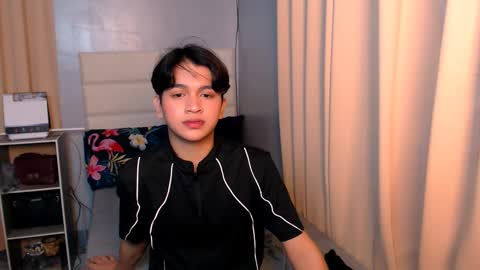 Snapshot of lux_white chatting on 03/11/25, 06:08 queen lux online show from 03/11/25, 06:08