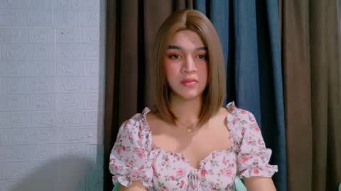 Snapshot of lux_white chatting on 04/03/26, 01:42 queen lux online show from 04/03/26, 01:42