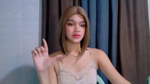 Snapshot of lux_white chatting on 04/04/26, 01:52 queen lux online show from 04/04/26, 01:52