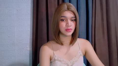 Snapshot of lux_white chatting on 04/05/26, 03:36 queen lux online show from 04/05/26, 03:36