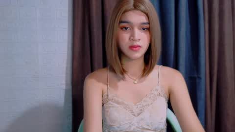 Snapshot of lux_white chatting on 04/06/26, 06:58 queen lux online show from 04/06/26, 06:58