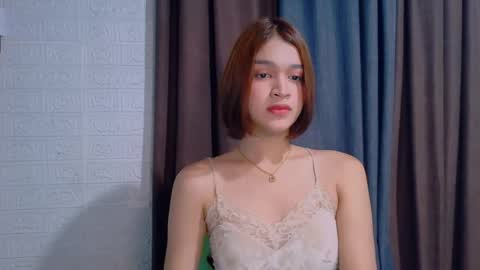 Snapshot of lux_white chatting on 04/14/26, 02:56 queen lux online show from 04/14/26, 02:56