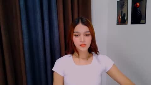Snapshot of lux_white chatting on 06/19/26, 09:02 queen lux online show from 06/19/26, 09:02