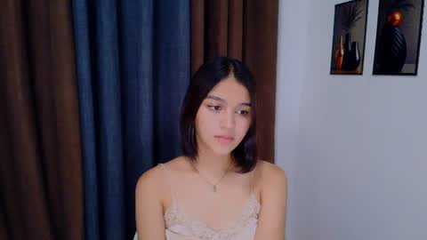 Snapshot of lux_white chatting on 06/24/26, 09:30 queen lux online show from 06/24/26, 09:30