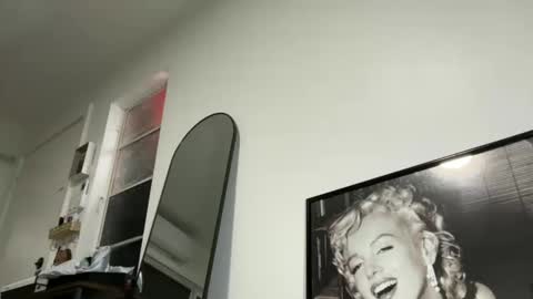 Snapshot of luxcher22 chatting on 02/11/26, 07:57 luxcher22 online show from 02/11/26, 07:57