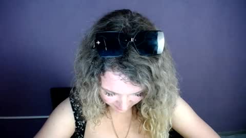 Snapshot of luxdonna chatting on 06/22/26, 01:52 Donna online show from 06/22/26, 01:52